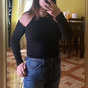 🤑 Black cold shoulder long sleeve top